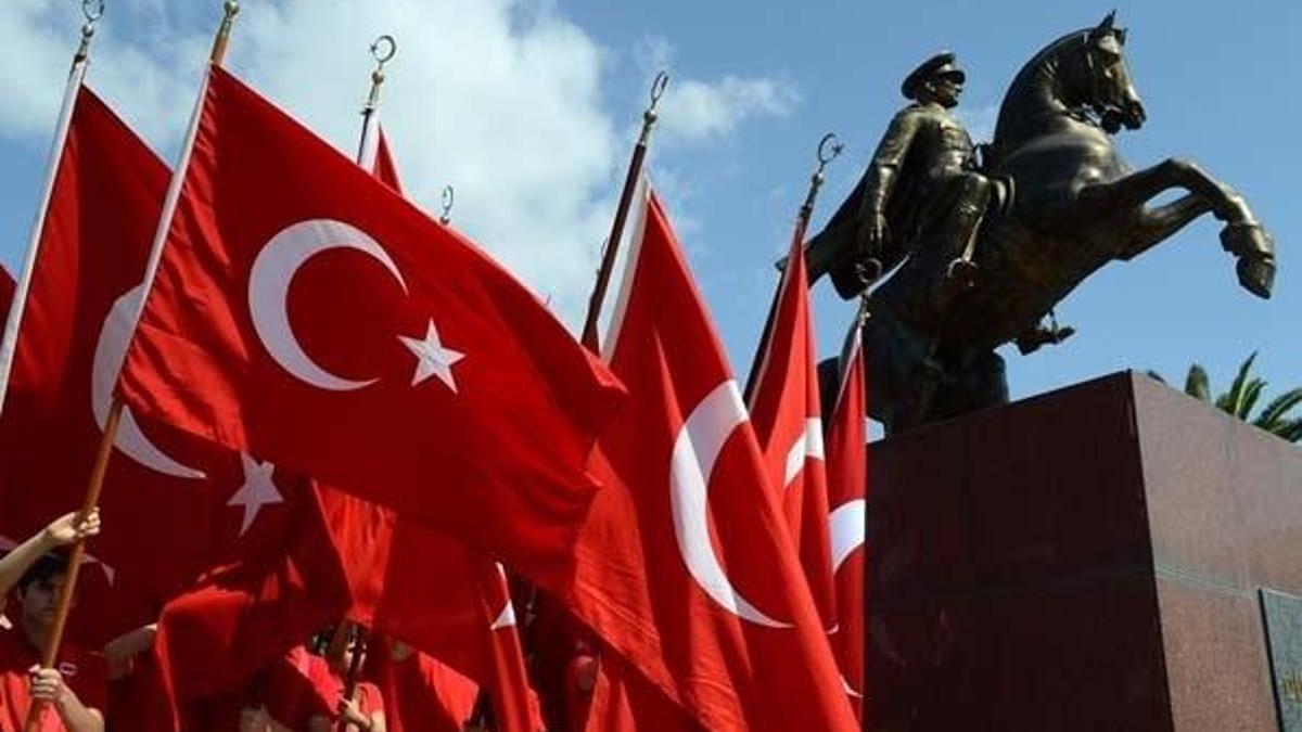 19 Mayıs saat 19.19’da balkonlardayız! Tüm Türkiye balkonlardan İstiklal Marşı’nı okuyacak (İstiklal Marşı 10 kıta)