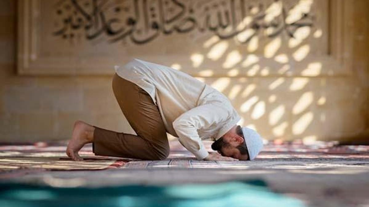 Ramazan 26. gece namazı: Kadir gecesi namazı saat kaçta kılınır? Kadir gecesinde kaç rekat, nasıl namaz kılınır?