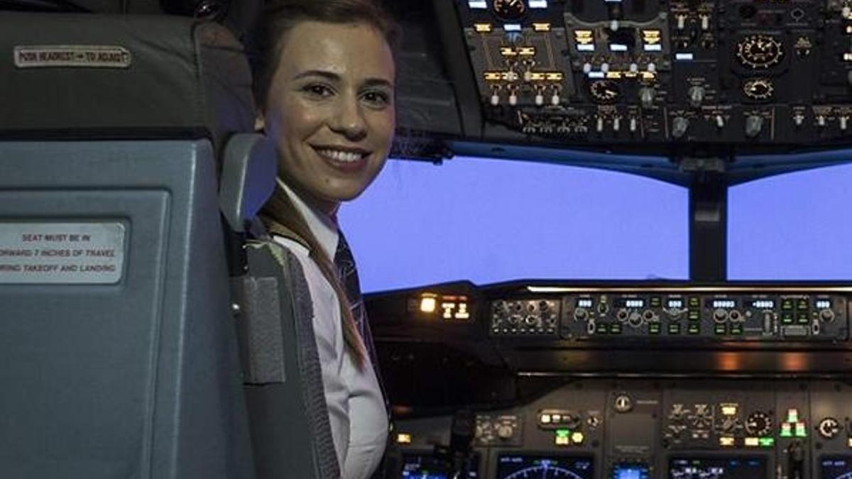 THY'nin en genç kaptan pilotu Selin Sevimli tarihe geçti!