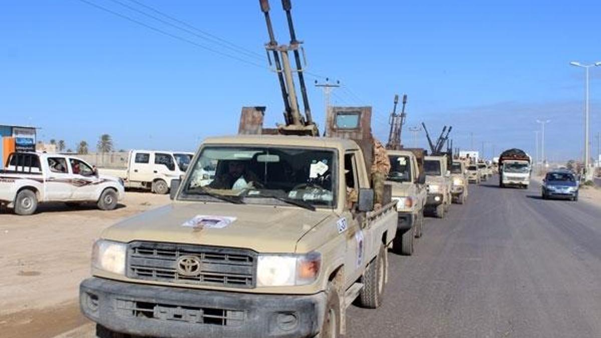 Libya ordusu, Trablus'un güneyindeki Esabia kentine doğru  ilerliyor