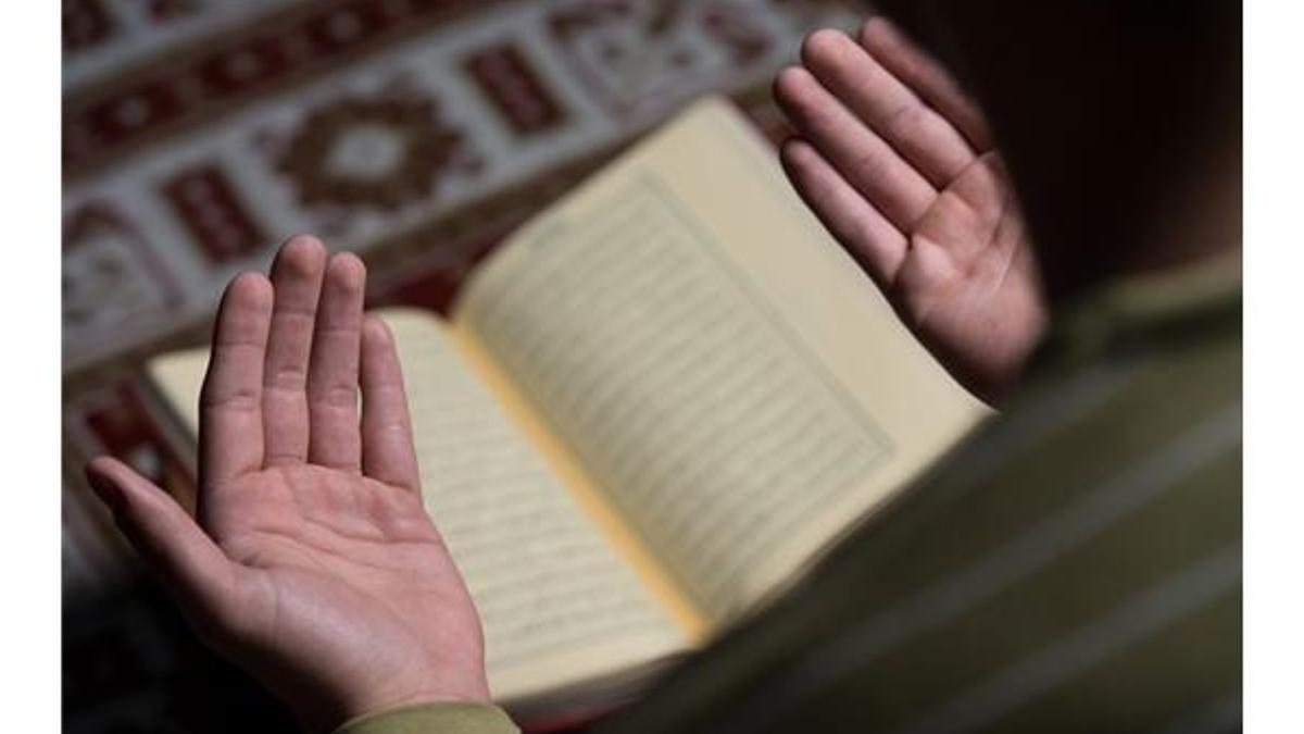 Arefe günü oruç tutulur mu? Arefe günü orucuyla ilgili hadis var mı? Arefe günü teravih kılınır mı? Arife günü ibadetleri
