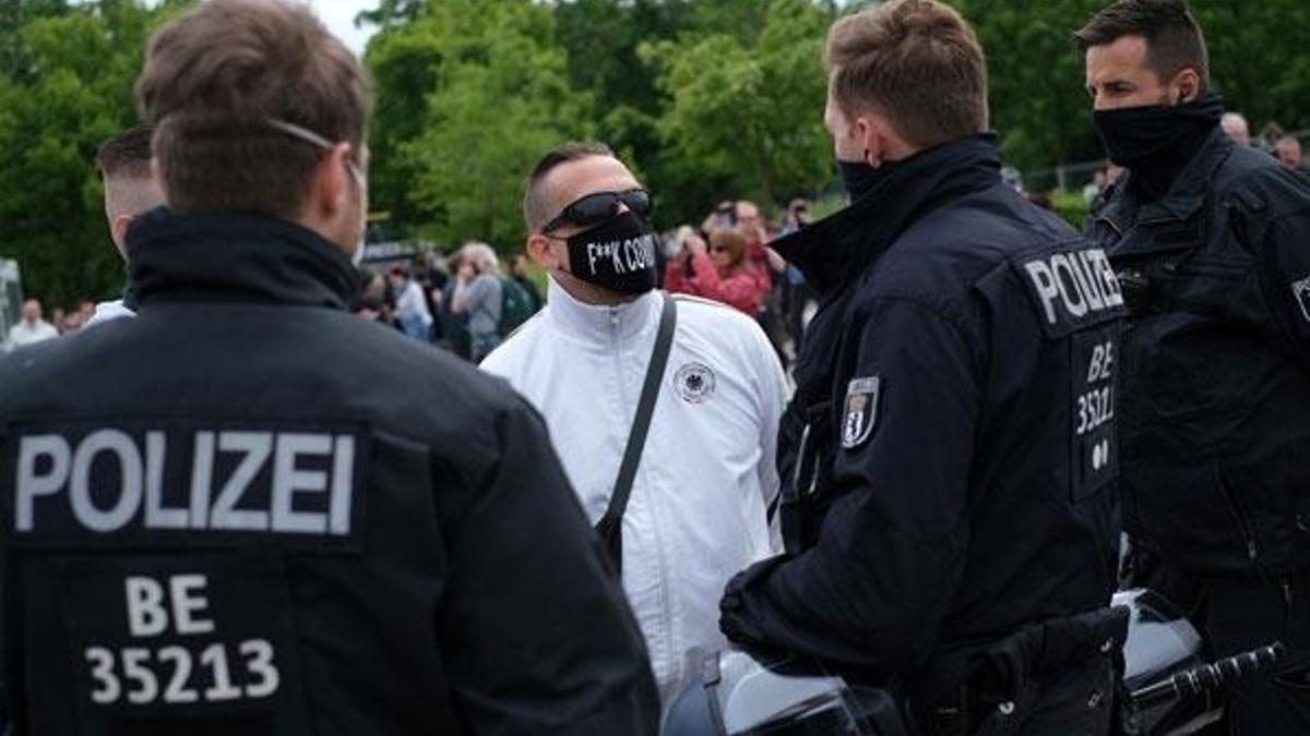 Almanya’da Kovid-19 tedbirlerine yönelik protestolar sürüyor