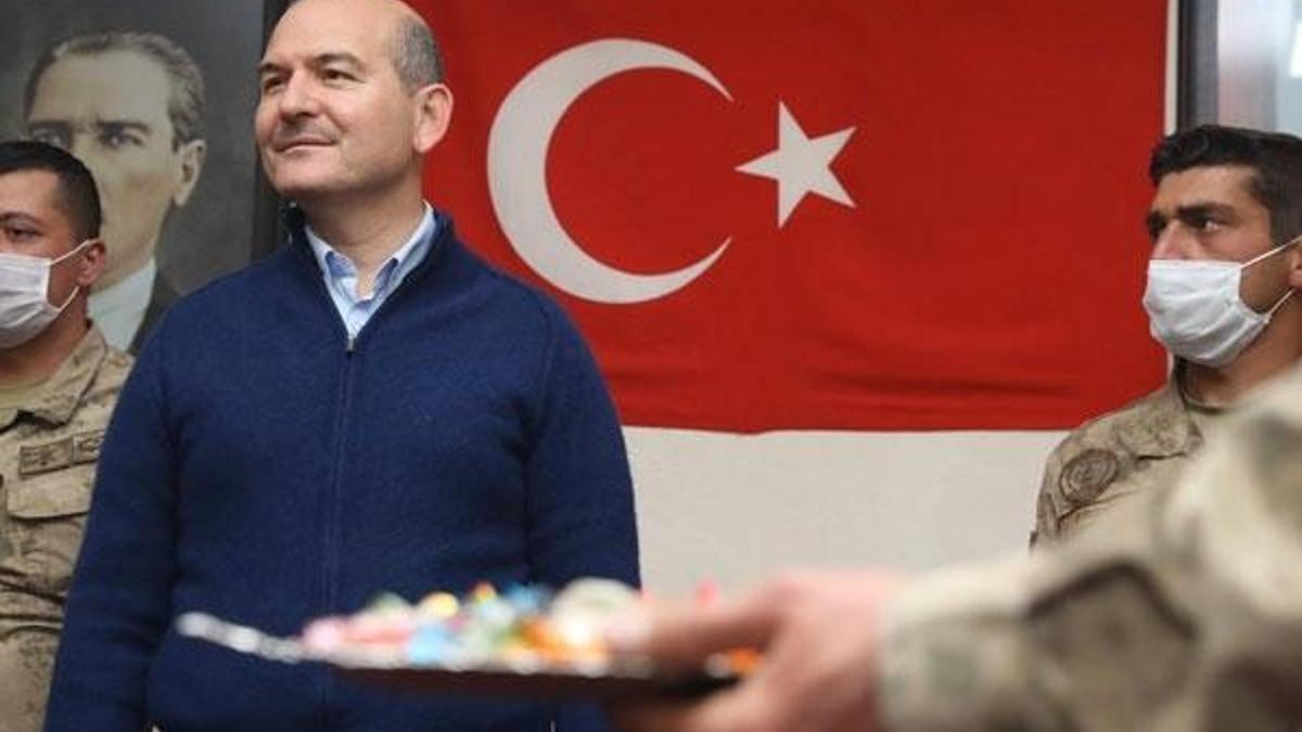 İçişleri Bakanı Soylu, Suriye'de görevli özel harekat polisleriyle bayramlaştı