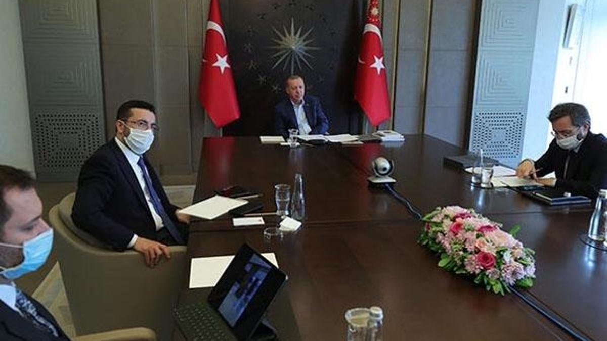 Cumhurbaşkanı Erdoğan, AK Parti'nin 81 İl Teşkilatı ile videokonferans yöntemiyle bayramlaştı