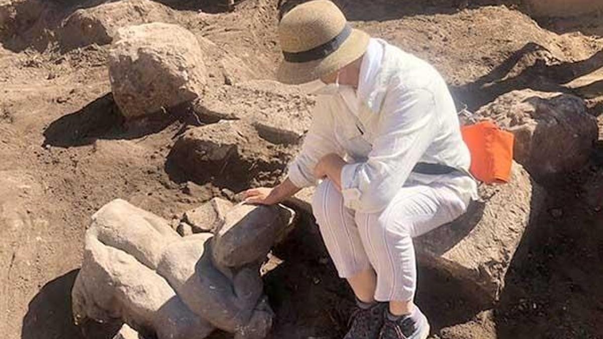 Kazı ekibi Patara'da iki heykel daha buldu