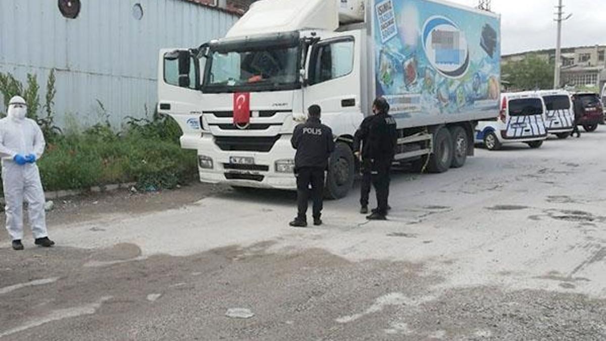 Dinlenmek için arka koltuğa geçen sürücü hayatını kaybetti