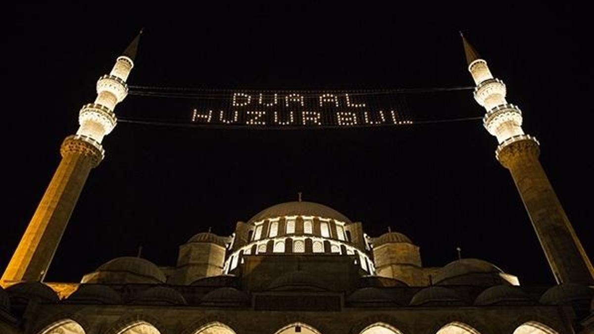 İstanbul'da ibadete açılan camiler!