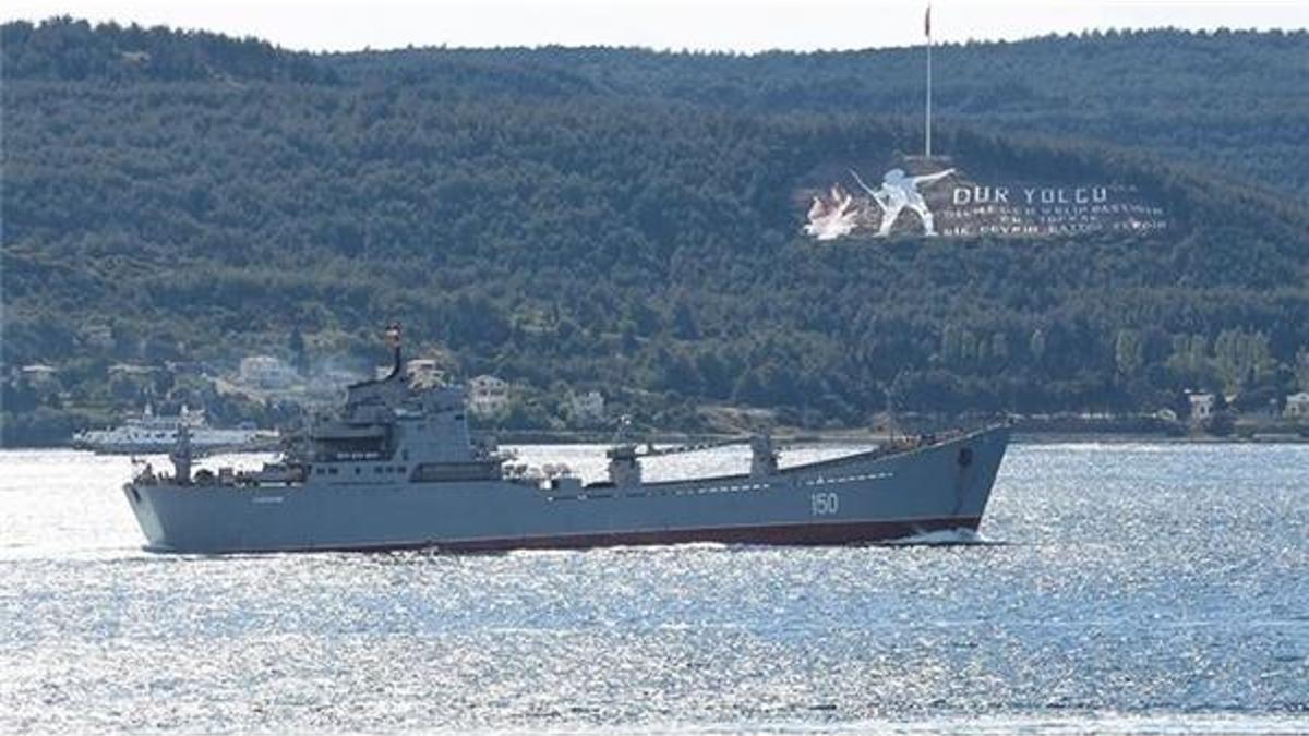Rus savaş gemisi Boğaz'dan böyle geçti
