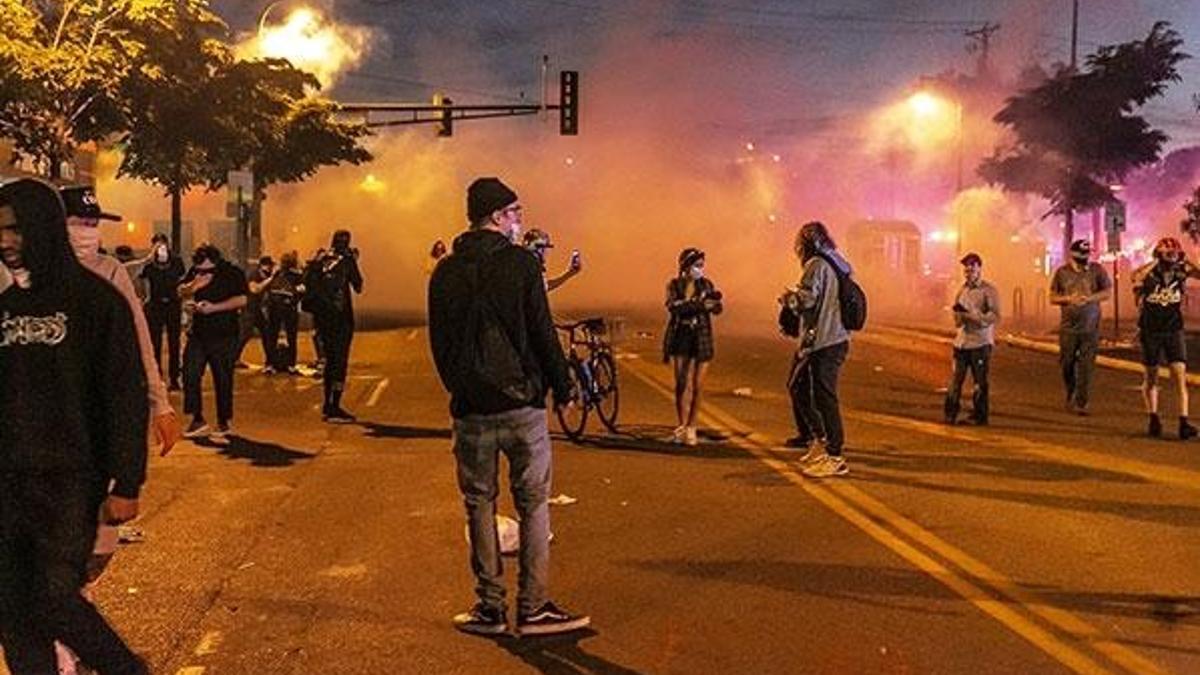 Siyahi Floyd'un öldürüldüğü Minnesota'da acil durum ilan  edildi
