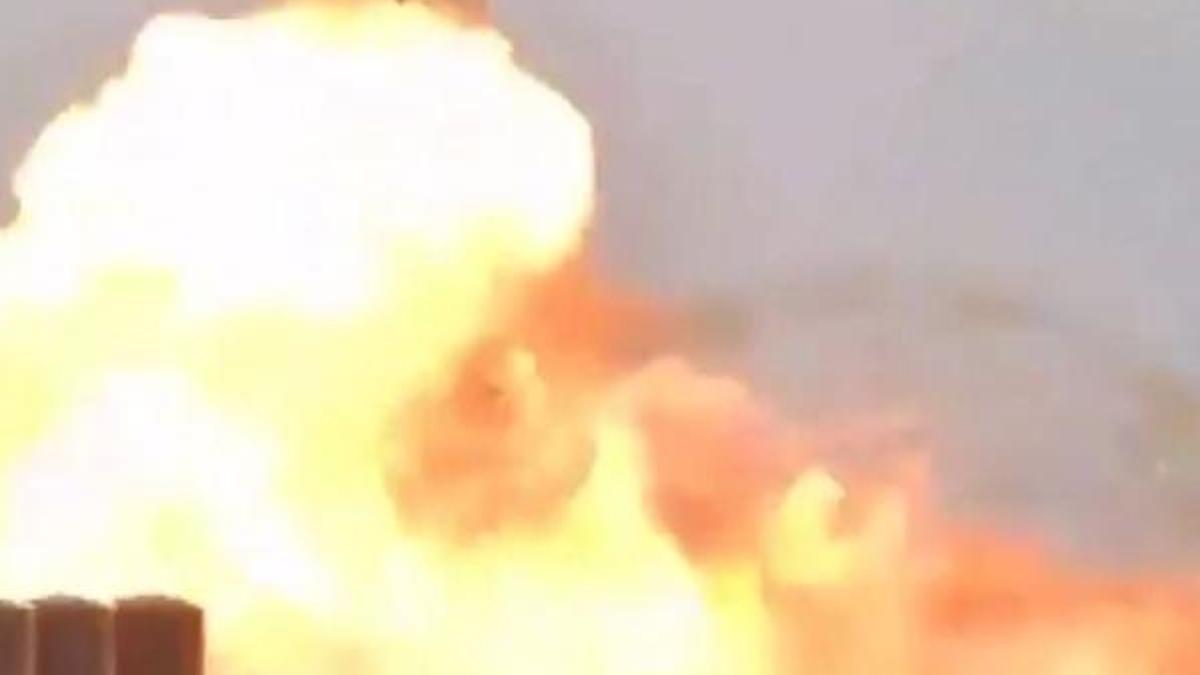 SpaceX'in dev roketi test sırasında böyle patladı!