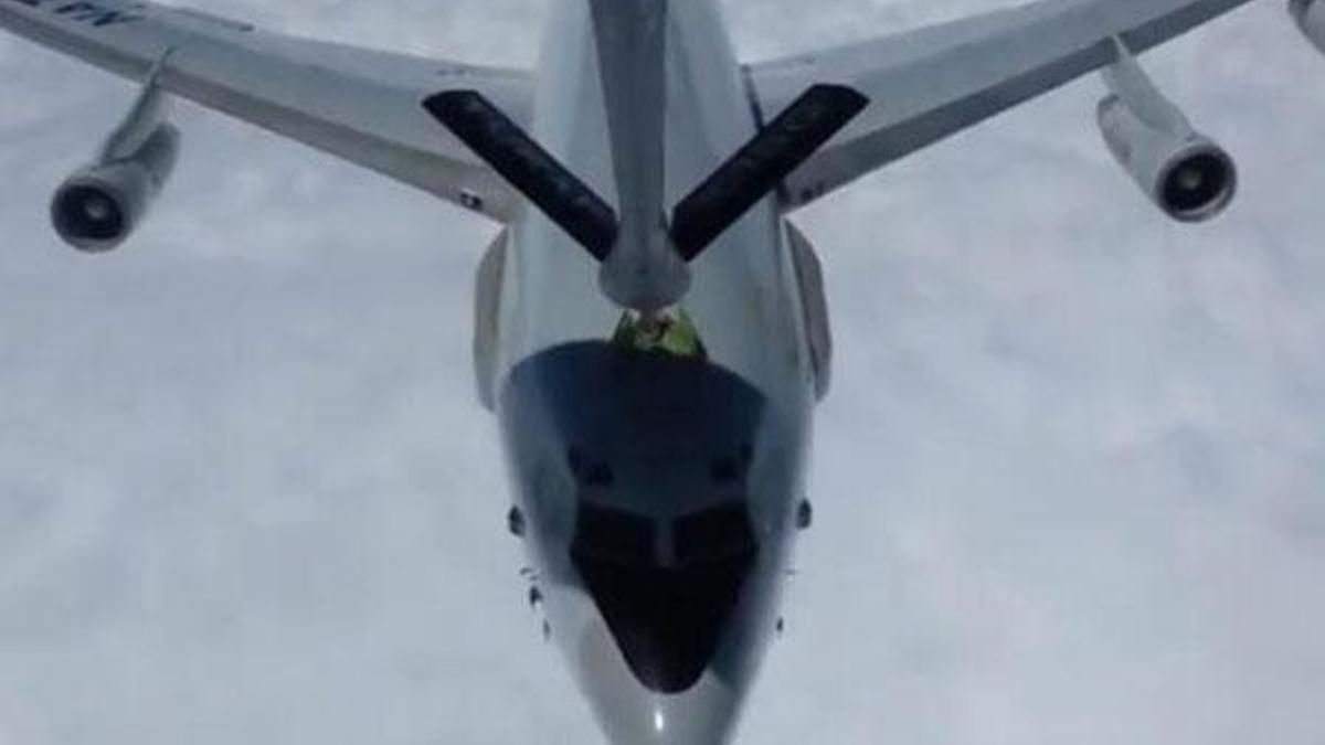 MSB paylaştı: AWACS'a havada yakıt ikmali