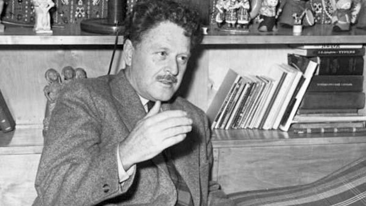 Nazım Hikmet aslen nerelidir? Nazım Hikmet neden vatandaşlıktan çıkarıldı ve ne zaman yeniden T.C vatandaşlığına alındı?