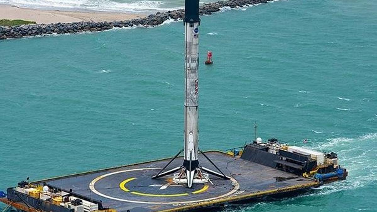 Falcon 9 roketi karaya ulaştı