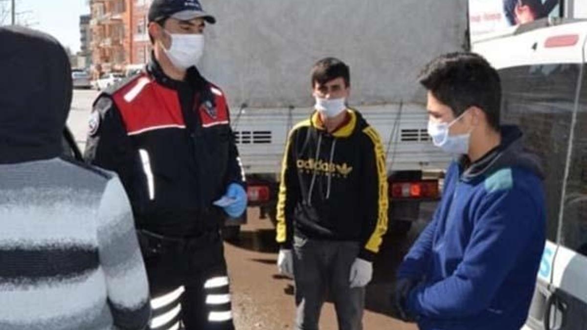 18 yaş altı sokağa çıkma yasağı devam ediyor mu, kalktı mı? 18 yaş altı yasak ne zamana kadar sürecek?