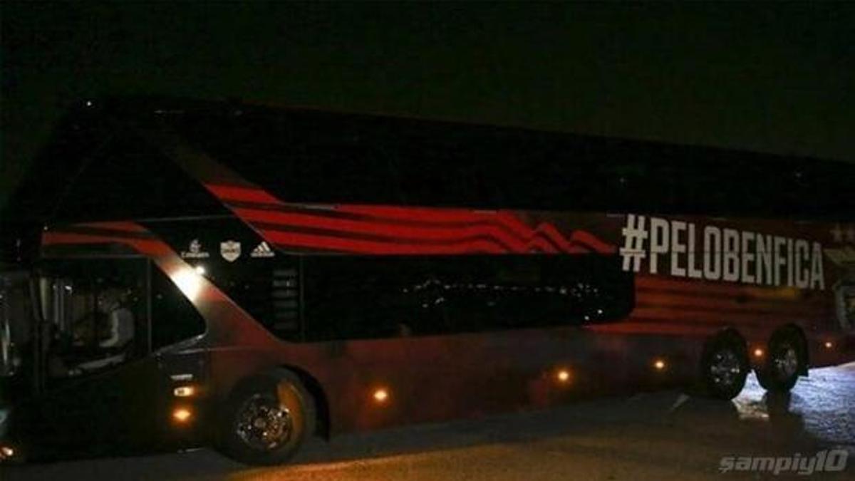 Benfica otobüsüne taşlı saldırıda 2 futbolcu yaralandı!