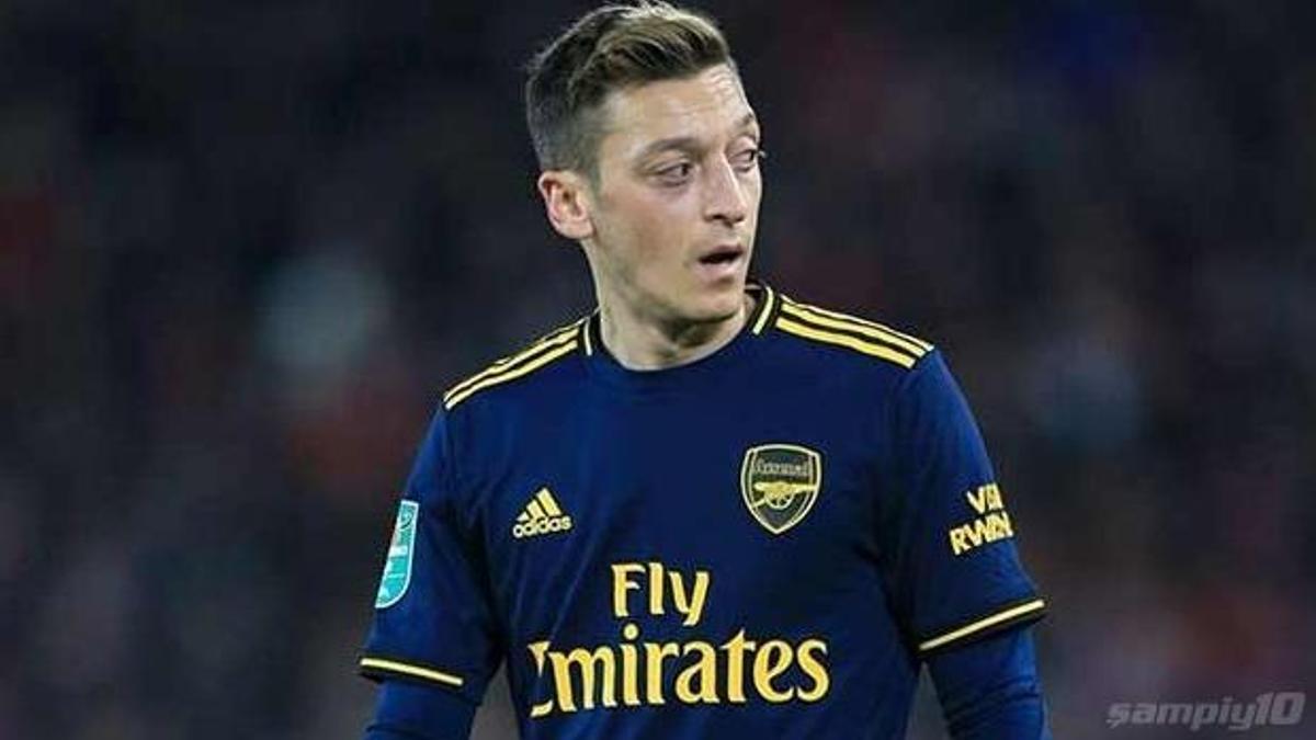 "Mesut Özil'e yapılan beyinsizlik!"