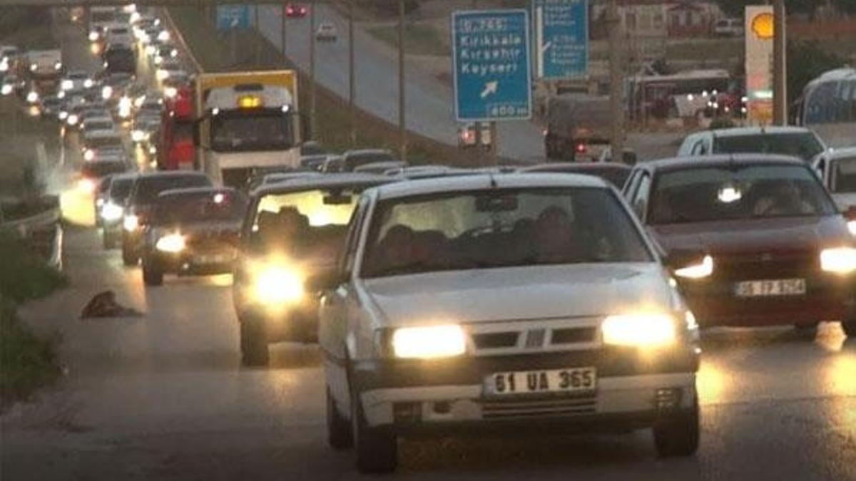 Kırıkkale'deki 'Kilit Kavşak' kilitlendi, kilometrelerce araç kuyruğu oluştu
