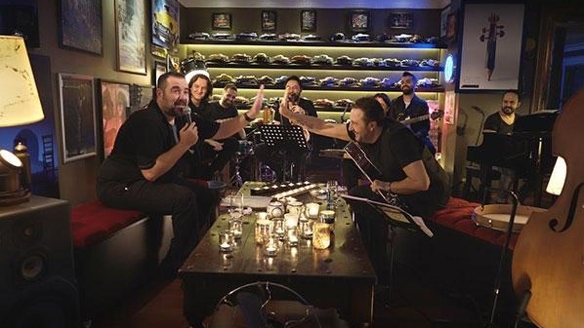 Çok Akustik ilk bölümü ile ekrana geldi...