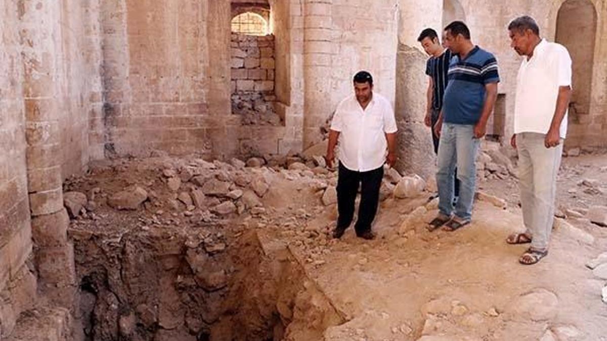 Definecilerin tahrip ettiği kilise, yıkılma tehlikesiyle karşı karşıya