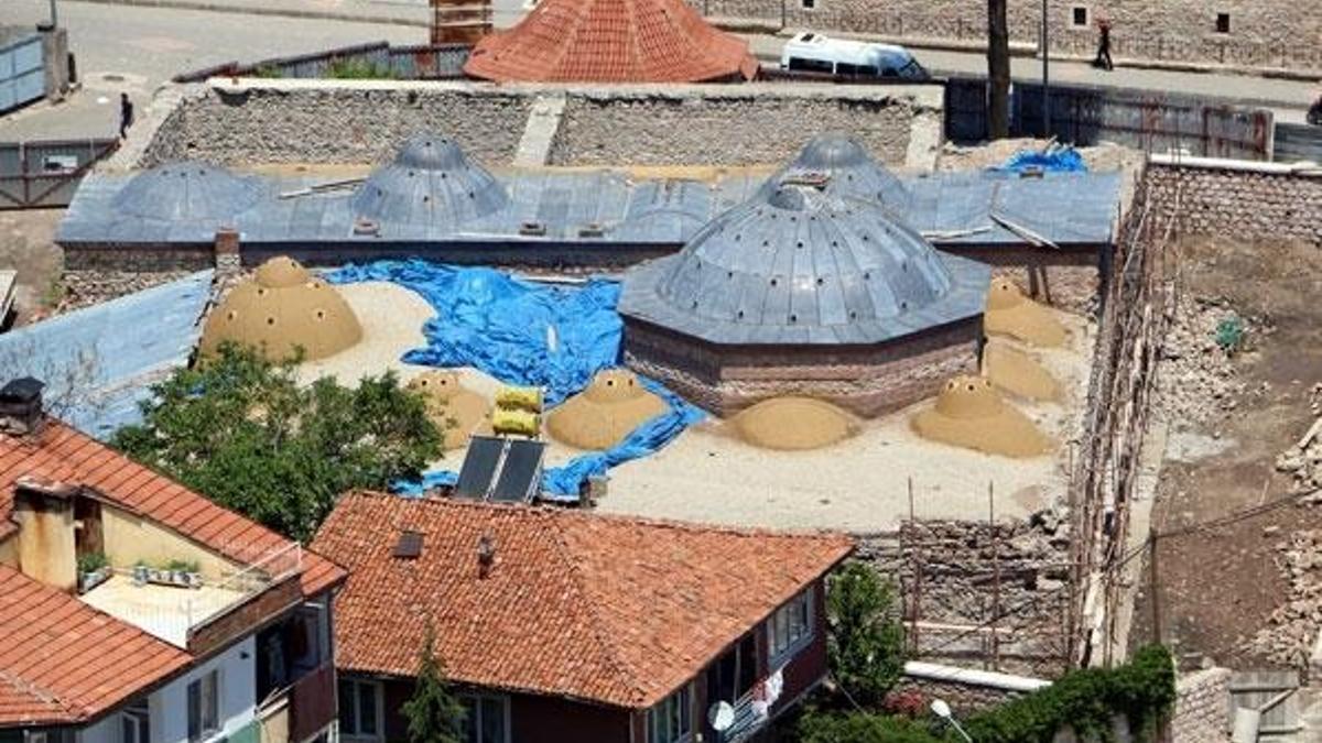 Tarihi hamamın altından başka bir hamam çıktı