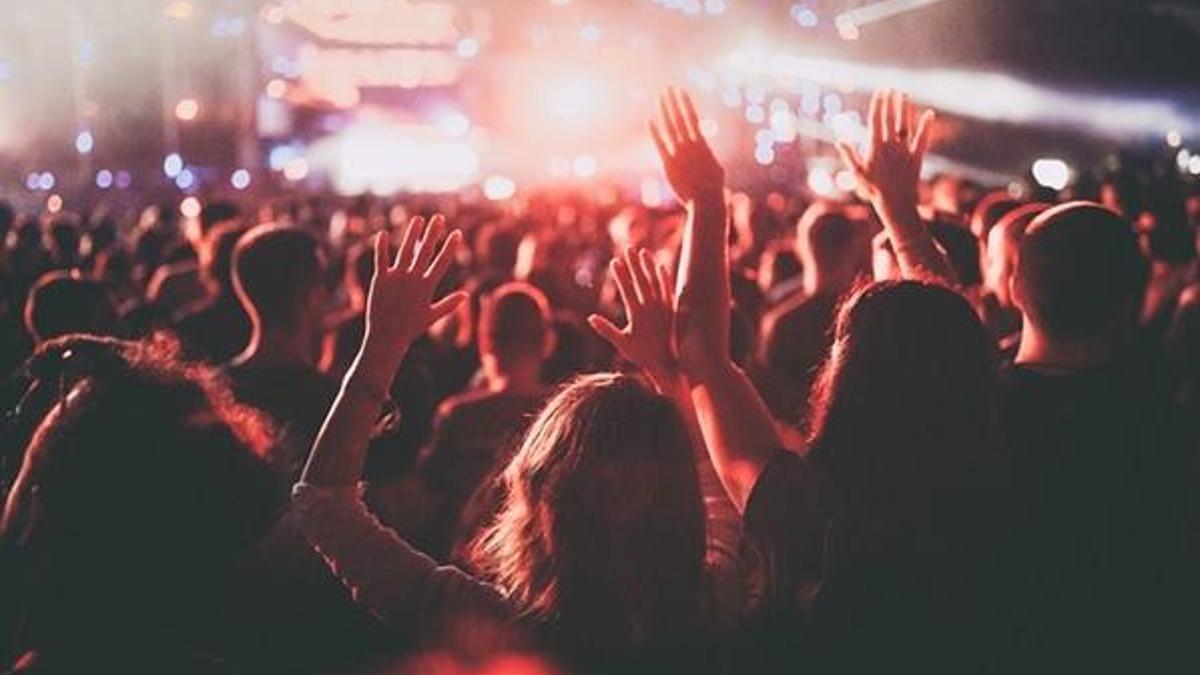 Maskeli konser dönemi! Konserler ne zaman başlayacak? Konserler nasıl yapılacak? Biletler nasıl satılacak?