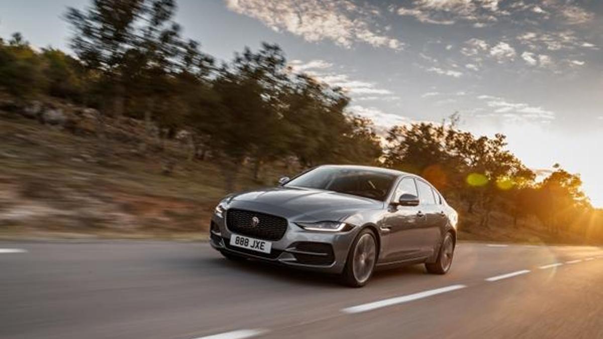 Yeni Jaguar XE 5.2 lt yakacak