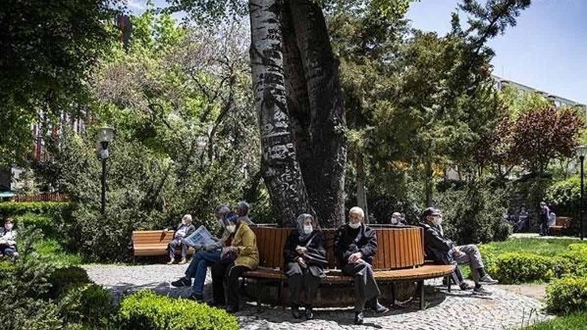 "Kontrollü sosyal hayatta" en önemli unsuru açıkladı
