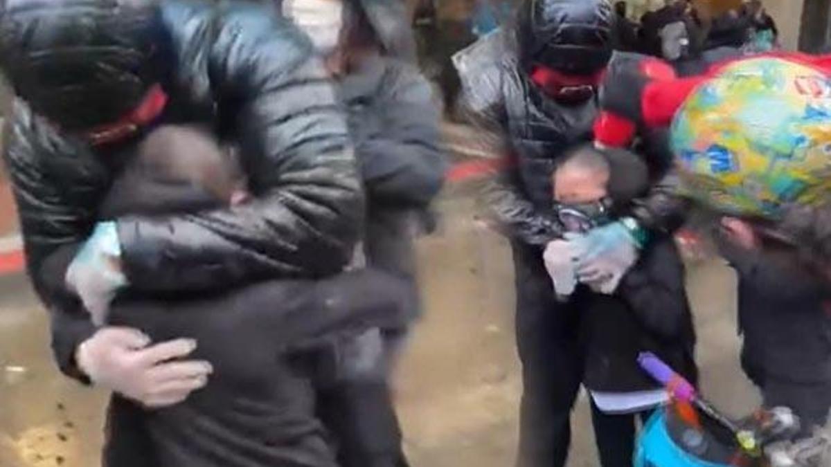 ABD’de polis 7 yaşındaki çocuğun yüzüne biber gazı sıktı!