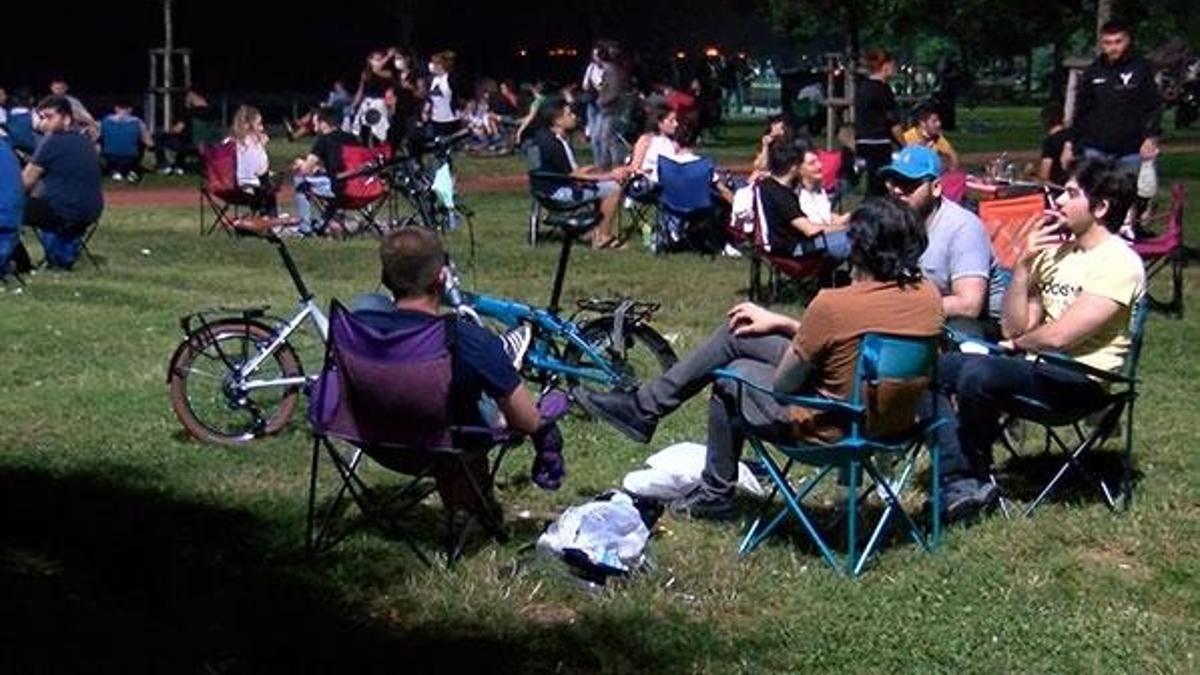 Kadiköy Caddebostan Sahili yine kalabalık