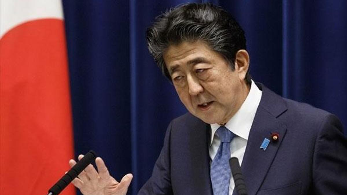 Japonya Başbakanı Abe gözaltına alınan eski bakan için özür diledi