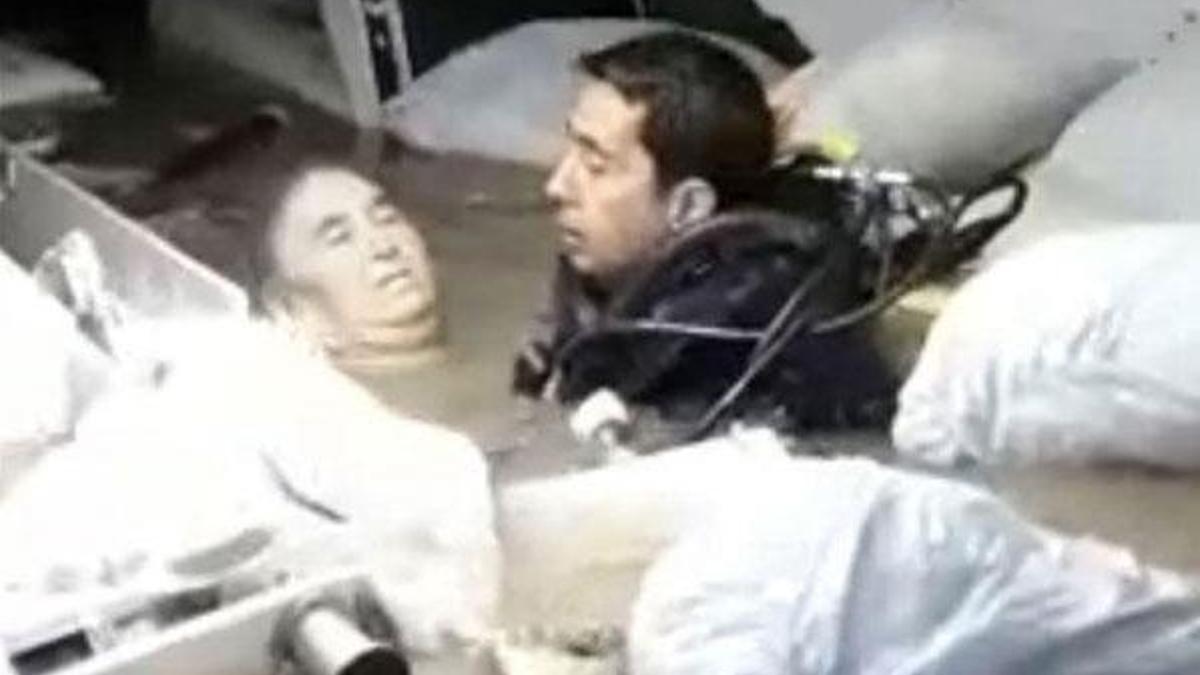 Adana'dan çarpıcı kare! Hayata böyle tutundu...