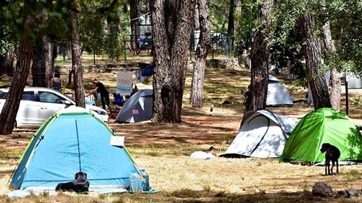 'Sakin Şehir'deki çadırlarda sosyal mesafeli tatil
