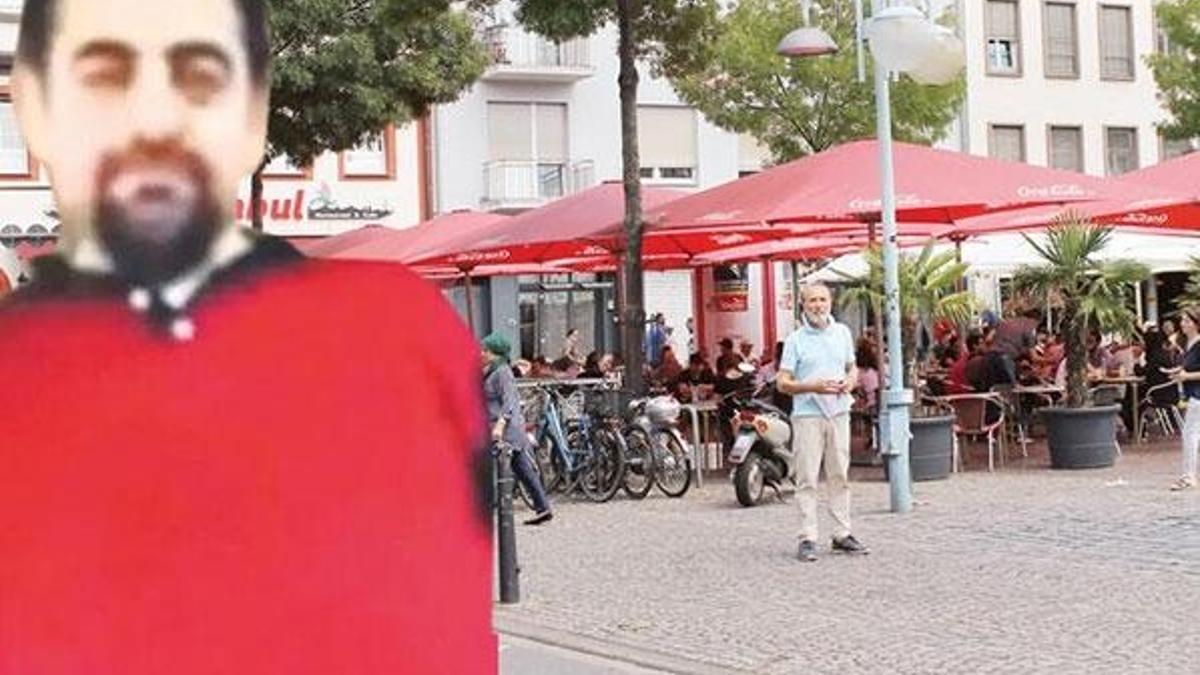 FETÖ'cü Zekeriya Öz'e yumruk! 'O vatan hainini görsek senden önce biz hallederiz'