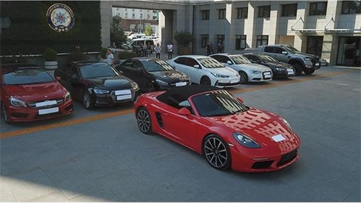 Cumhuriyet tarihinin en büyüğü... Çok sayıda lüks araç ele geçirildi