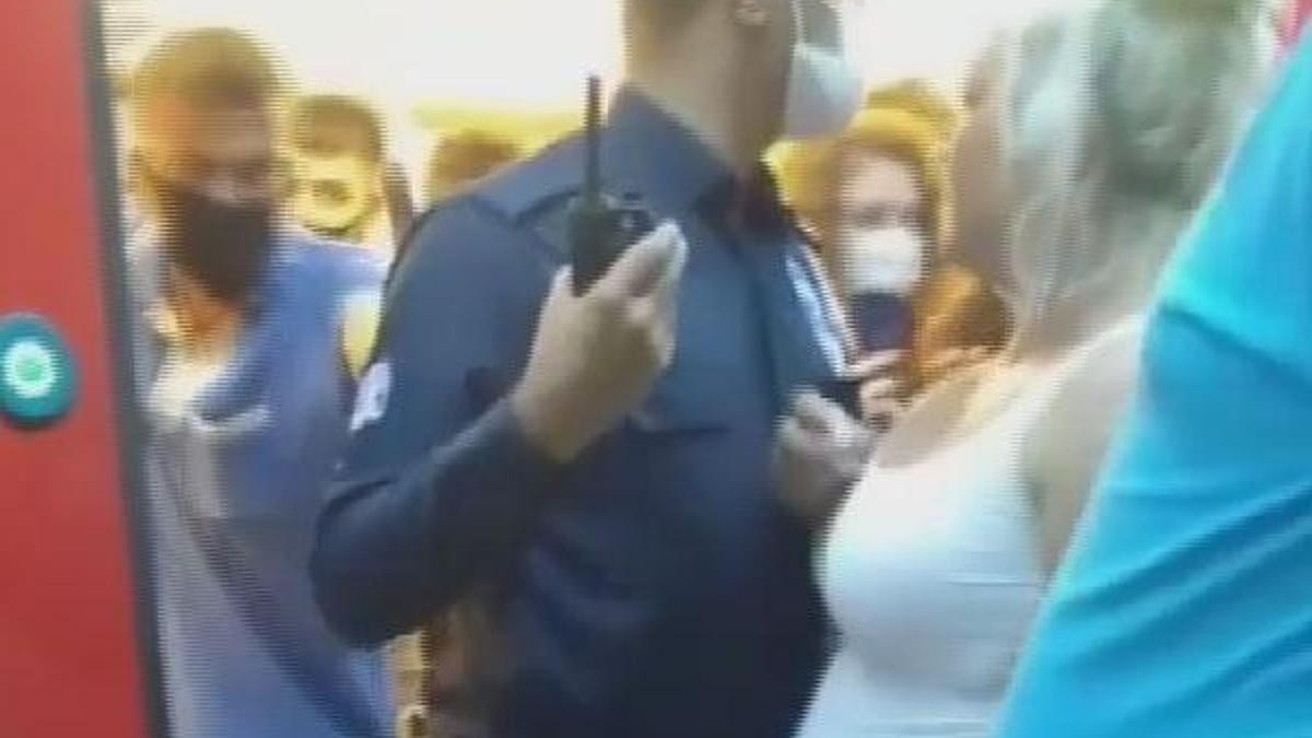Ankara'da metroda maske kavgası!
