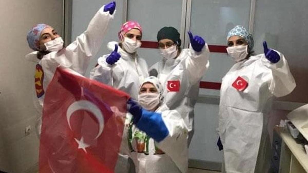 Sağlıkçılar süper kahraman oldu