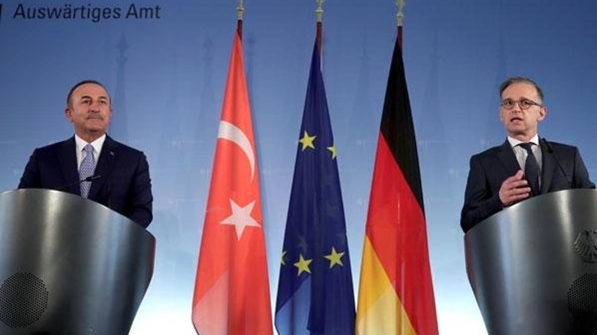 Bakan Çavuşoğlu: Fransa bizden özür dilemelidir