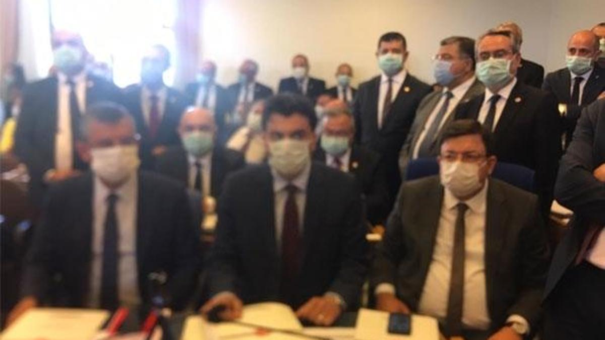TBMM Adalet Komisyonuna 'sosyal mesafe ihlali' arası