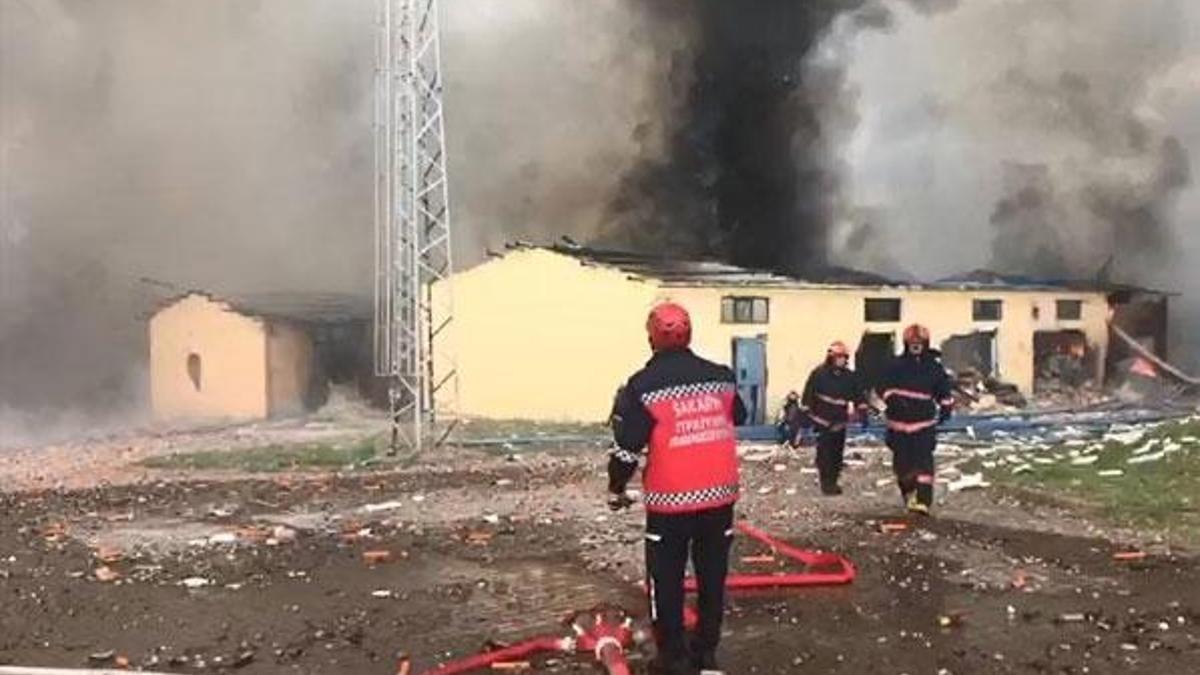 Sakarya'da havai fişek fabrikasında patlama: Çok sayıda ölü ve yaralı var