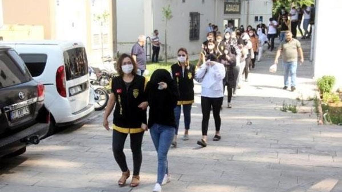 Çocukları fuhuşa sürükleyen şebeke, mağdurların fotoğraflarından katalog yapmış