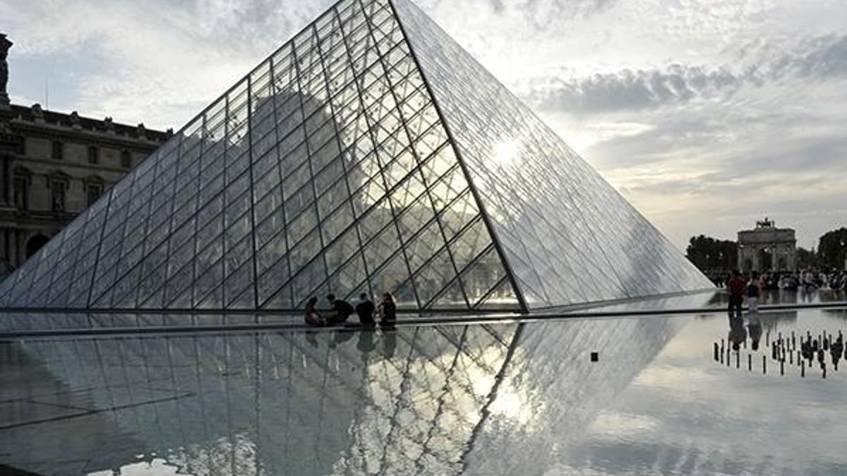 Louvre Müzesi yeniden ziyarete açıldı
