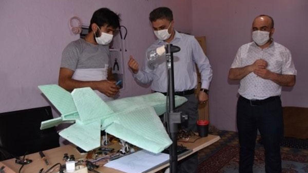 Atıl malzemeden maket uçak yapan genç TEKNOFEST'e davet  edildi