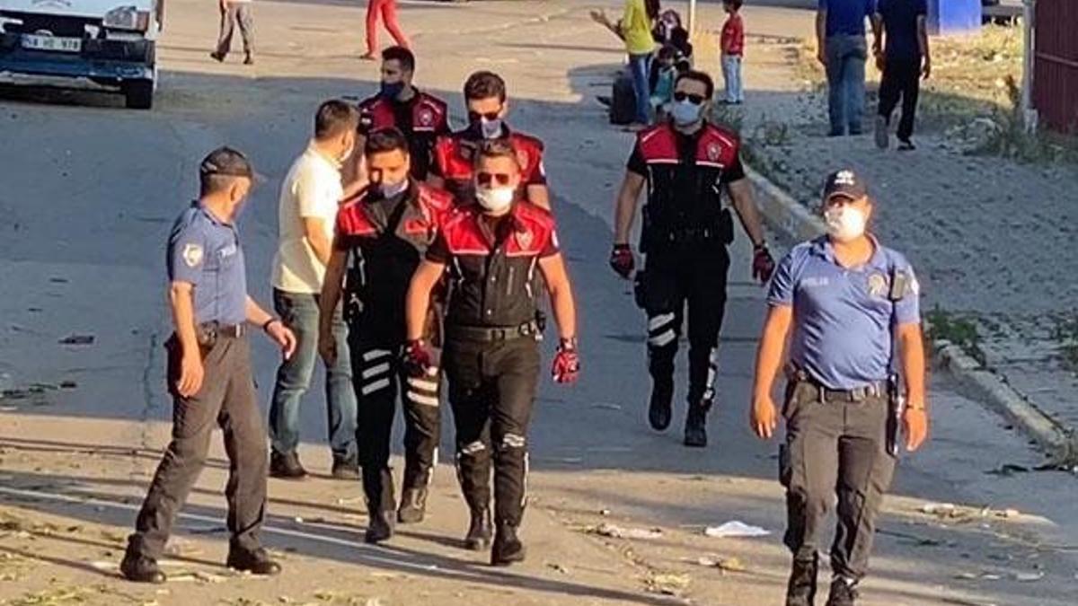 İstanbul'da sosyal mesafesiz sokak düğününe polis baskını