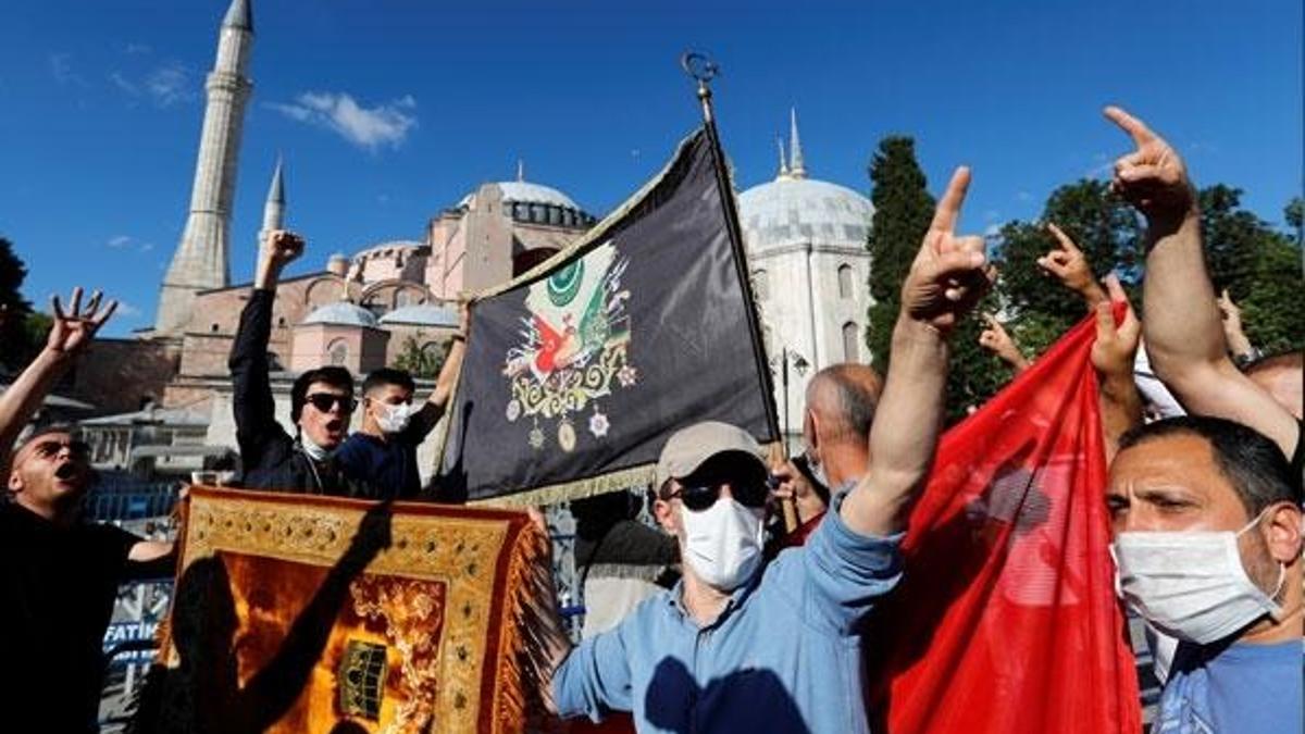 Arap gazeteciler, Ayasofya'nın ibadete açılmasını "tarihi" bir adım  olarak değerlendirdi
