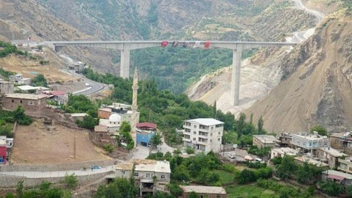 Türkiye'nin en yüksek köprüsü bölge ekonomisini canlandıracak