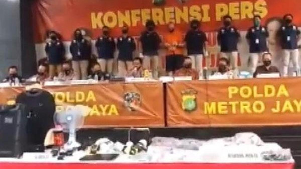 Endonezya’da 300’den reşit olamayan çocuğu istismar eden Fransız yakalandı