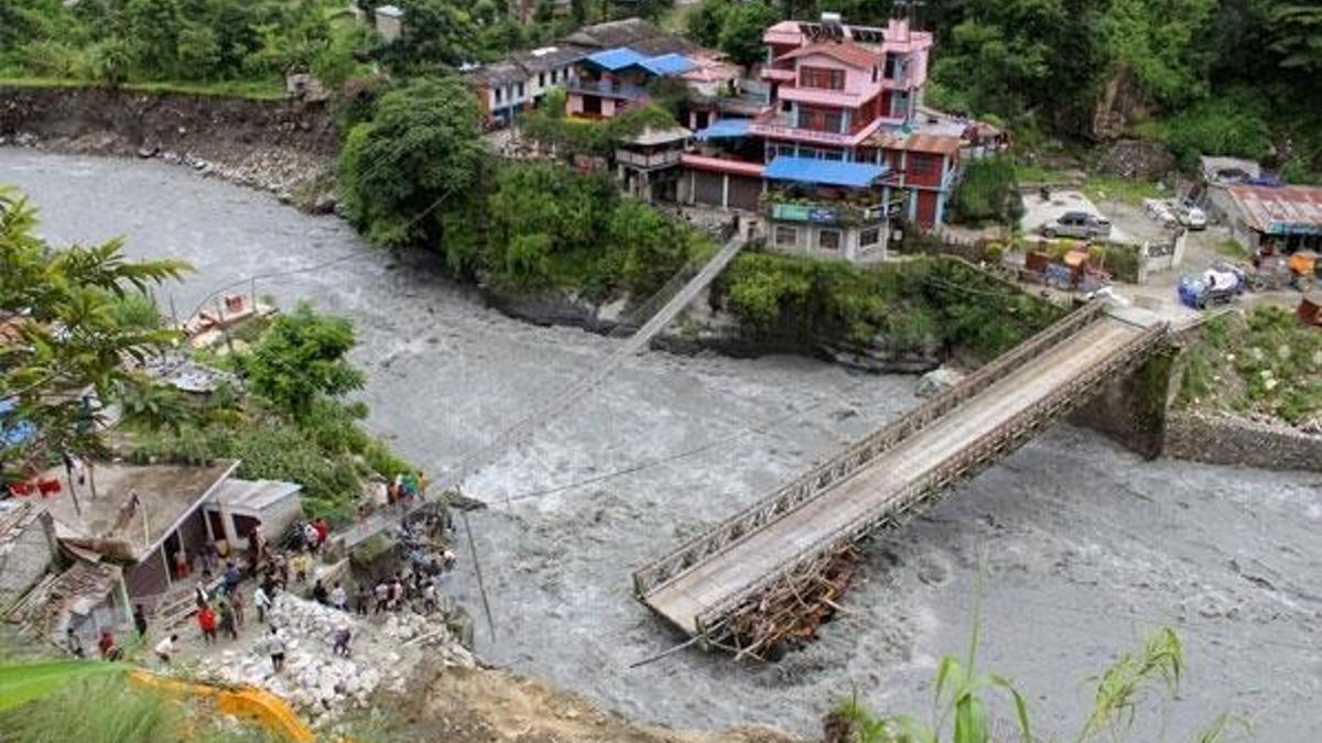 Nepal'deki toprak kaymalarında ölü sayısı 23'e yükseldi