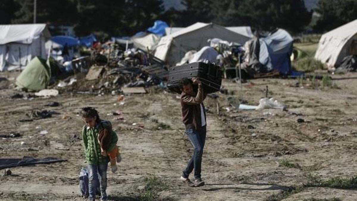 Almanya'nın Yunanistan'daki mülteci kamplarına ilişkin raporunda  "durum felaket" yorumu