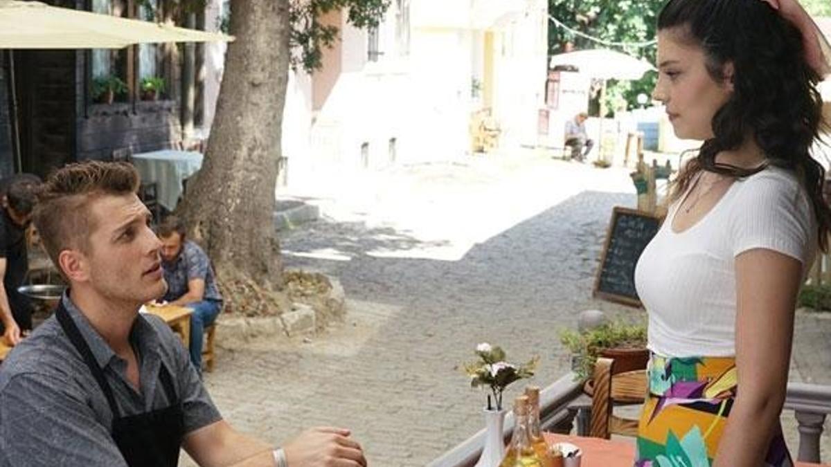 Zola ve Azra yakınlaşıyor!