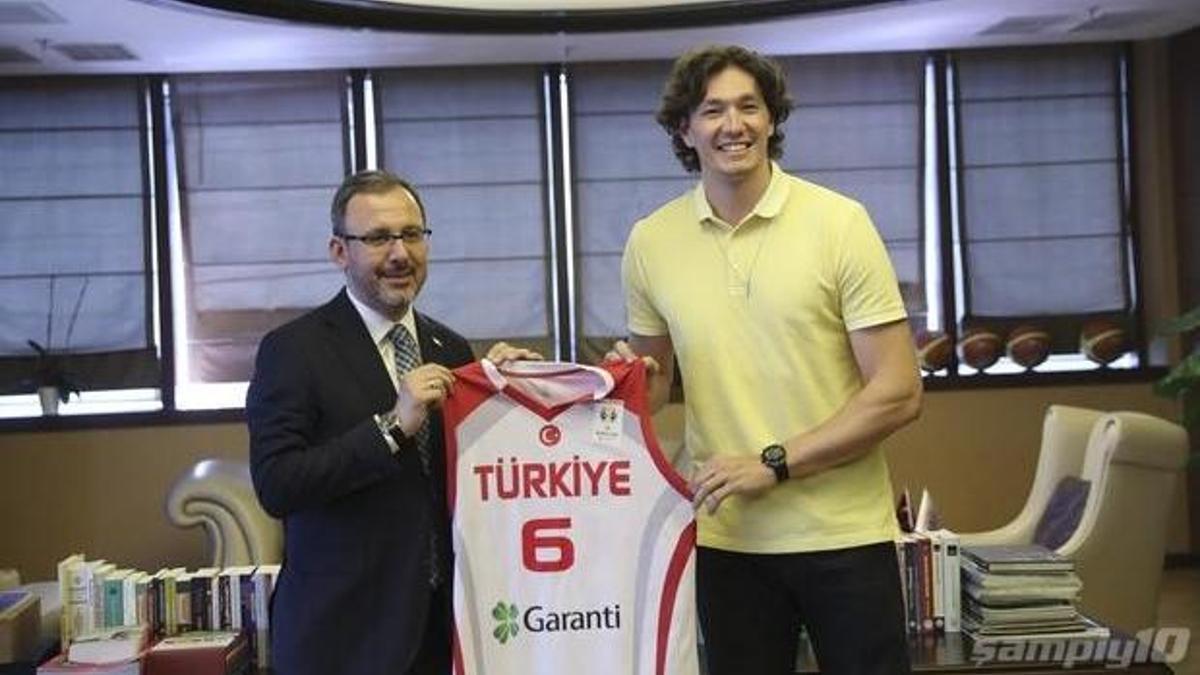 Bakan Kasapoğlu, NBA'deki yıldızımız Cedi Osman'ı konuk etti